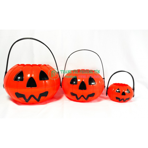 Bí ngô giỏ đỏ