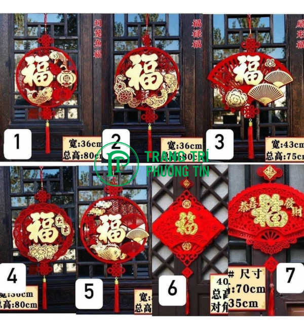 Chữ Phúc treo trước nhà