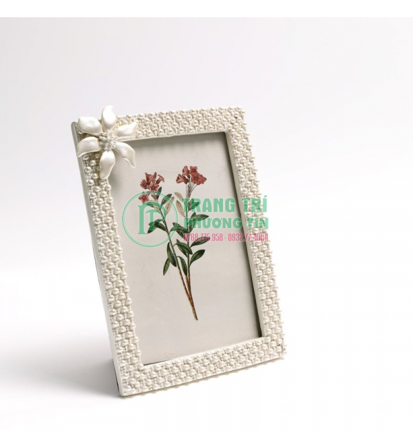 Khung hình hoa chéo góc trái