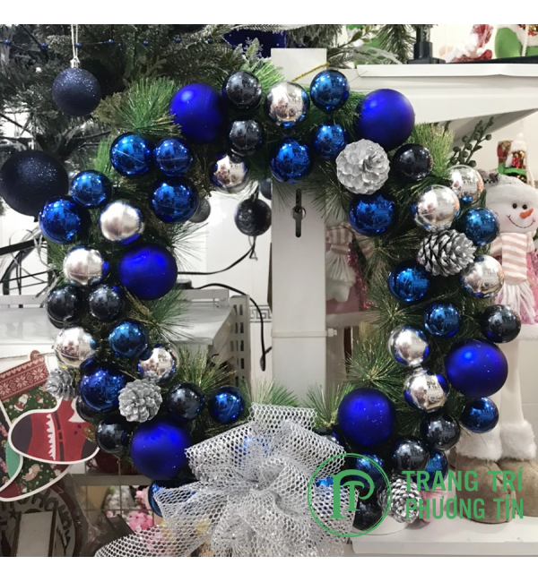 Vòng nguyệt quế nhiều quả châu xanh