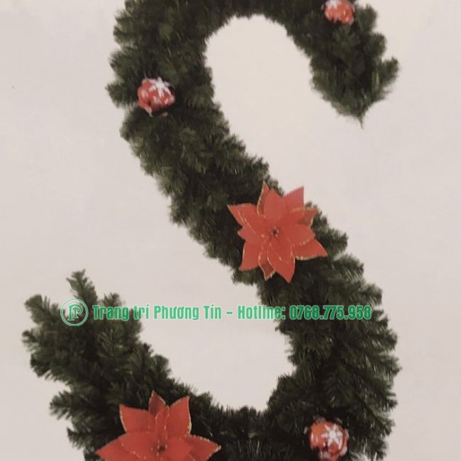 Dây trang trí đầu tròn có trang trí chùm trái đỏ