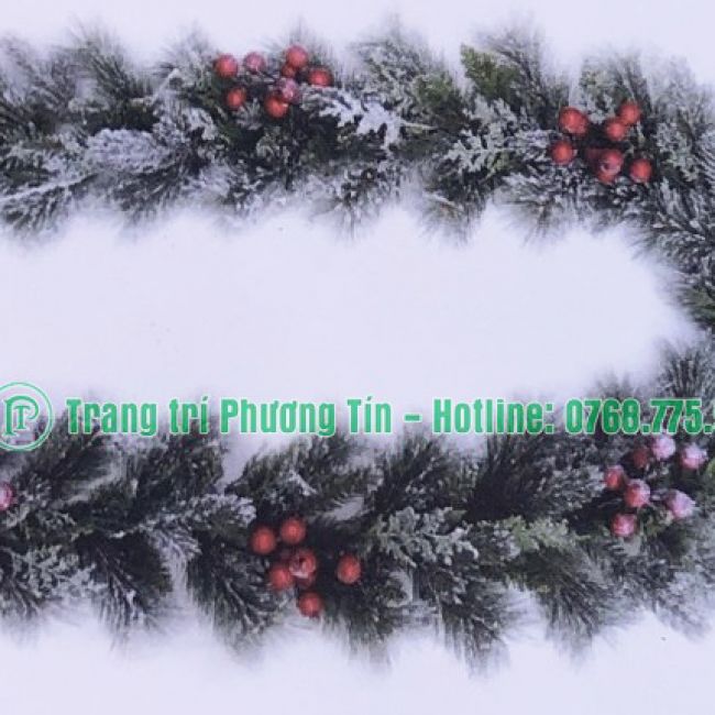 Dây trang trí 4 loại lá phủ tuyết gắn trái đỏ