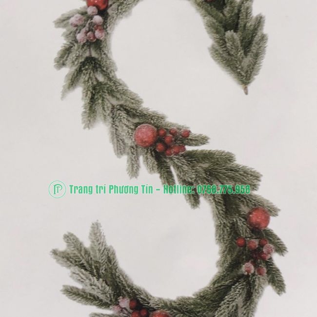 Dây trang trí PE lá chiếc phủ tuyết có trang trí