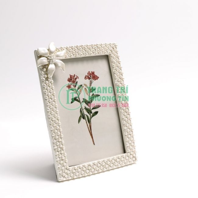 Khung hình hoa chéo góc trái