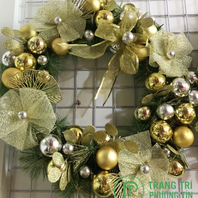 Vòng nguyệt quế treo tường màu vàng