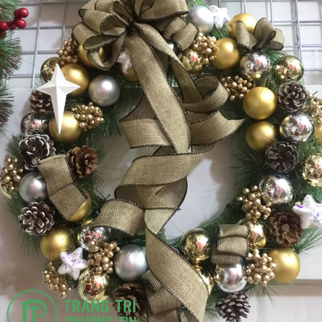 Vòng nguyệt quế nơ và quả châu