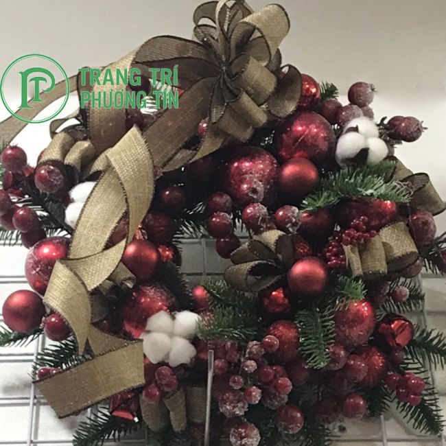 Vòng nguyệt quê nơ quả châu lá thông