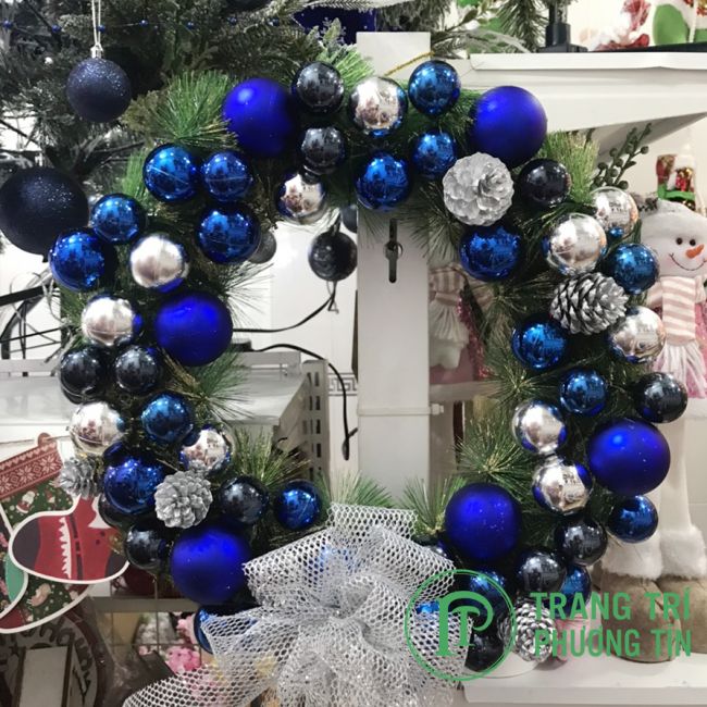 Vòng nguyệt quế nhiều quả châu xanh