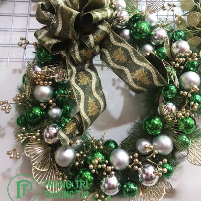 Vòng nguyệt quế quả châu xanh lá