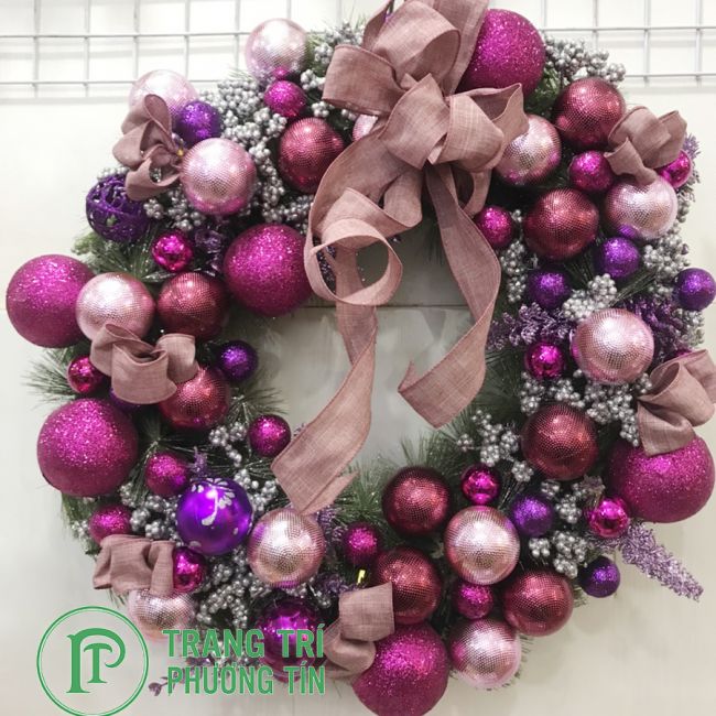 Vòng nguyệt quế nhiều quả châu hồng