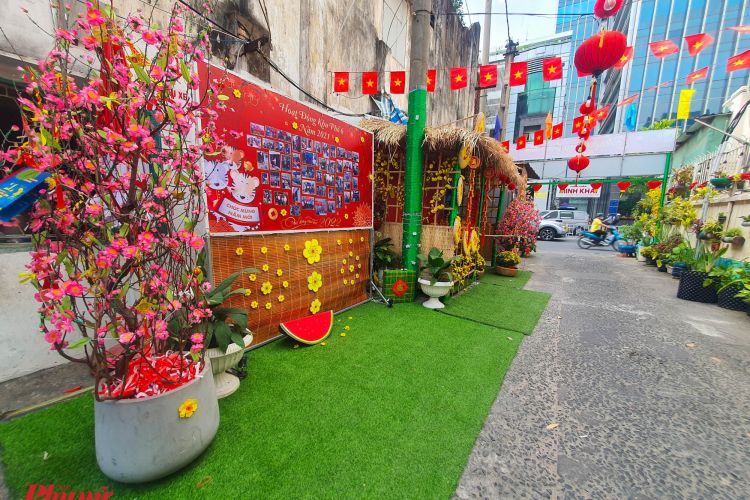 Các cách bày trí Tết làm đẹp khu phố