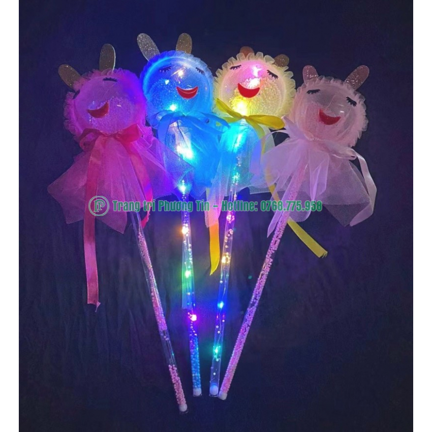 Que cầm tay ma cute