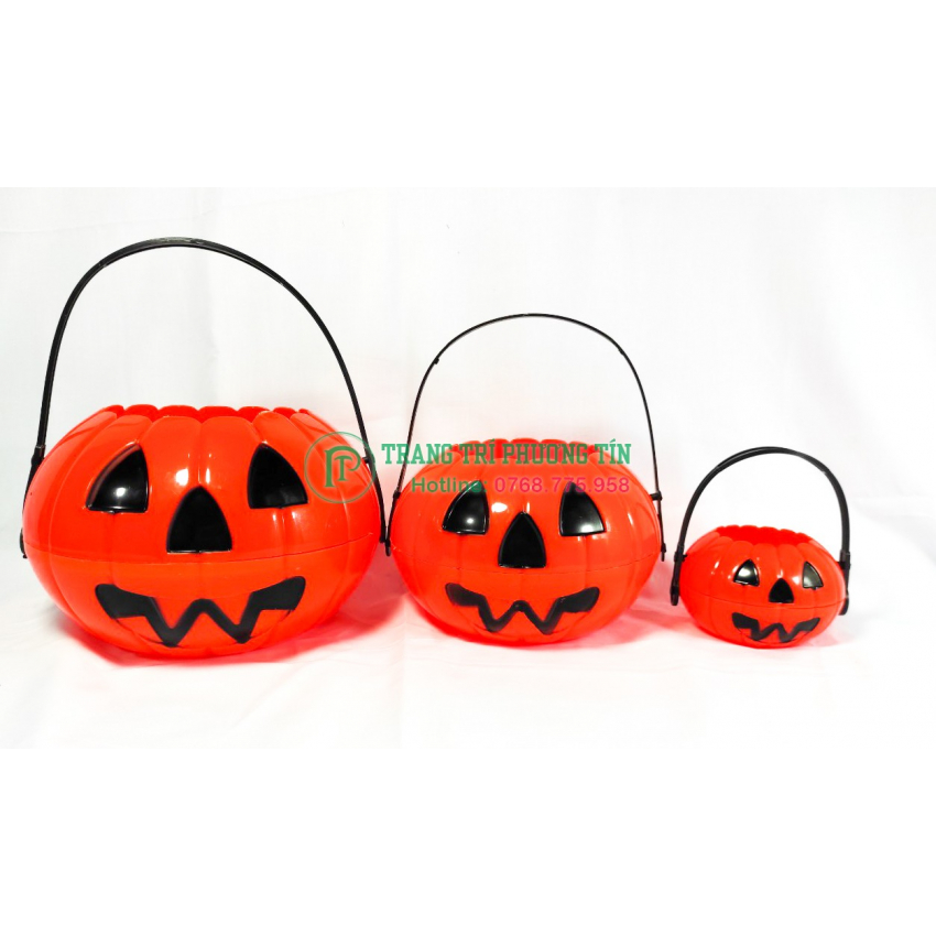 Bí ngô giỏ đỏ