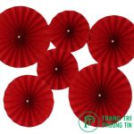 Quạt giấy đỏ may mắn