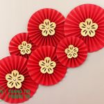 Quạt giấy đỏ may mắn