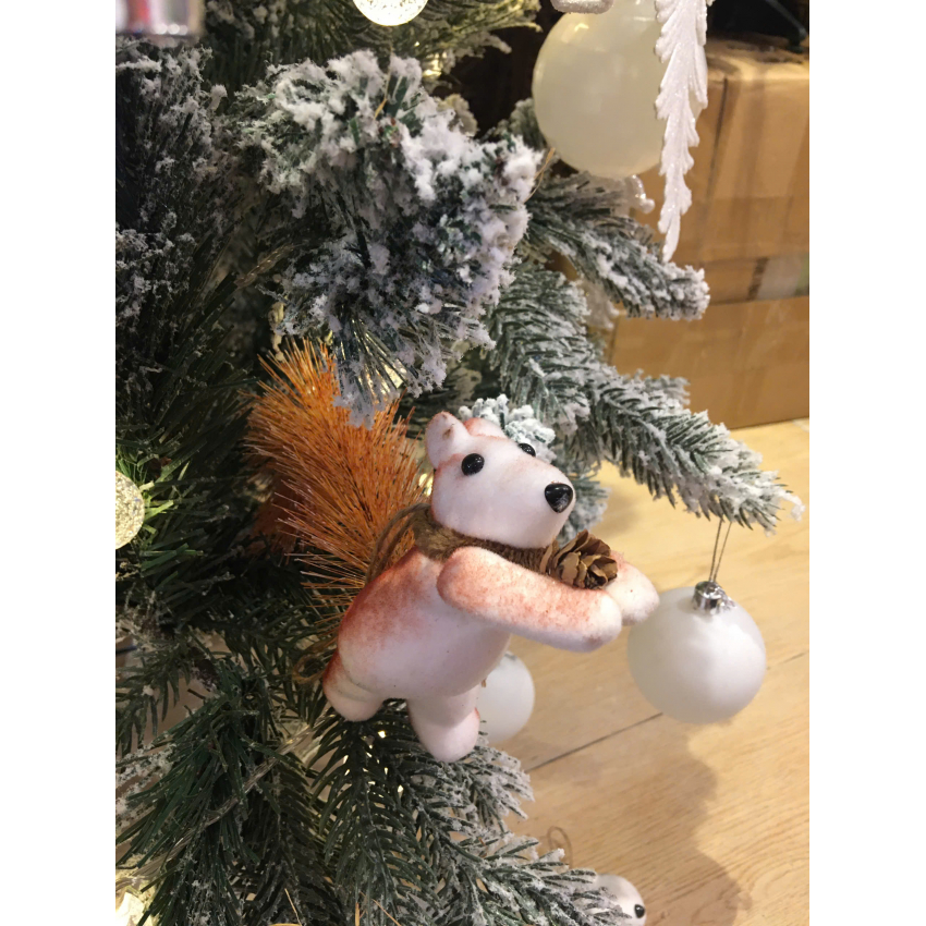 Sóc trang trí cây thông Noel